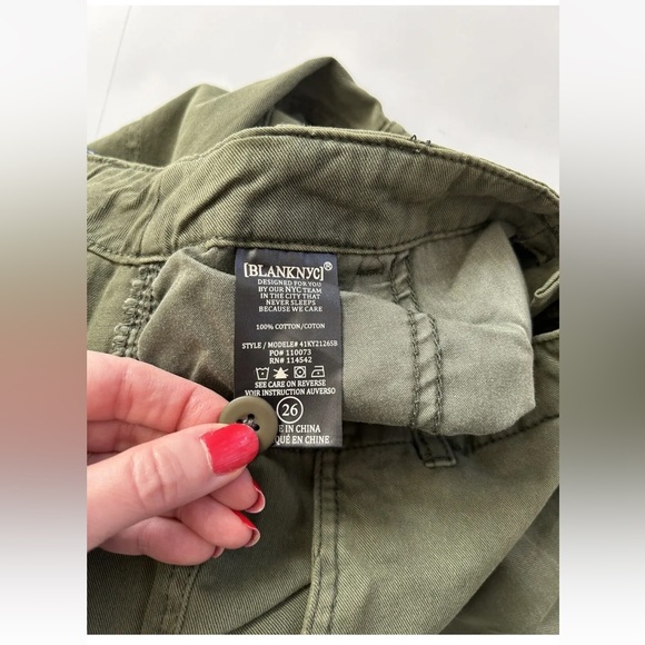 Blank NYC Green Cargo Pants Cropped NWT New- Size 26 - Picture 6 of 6